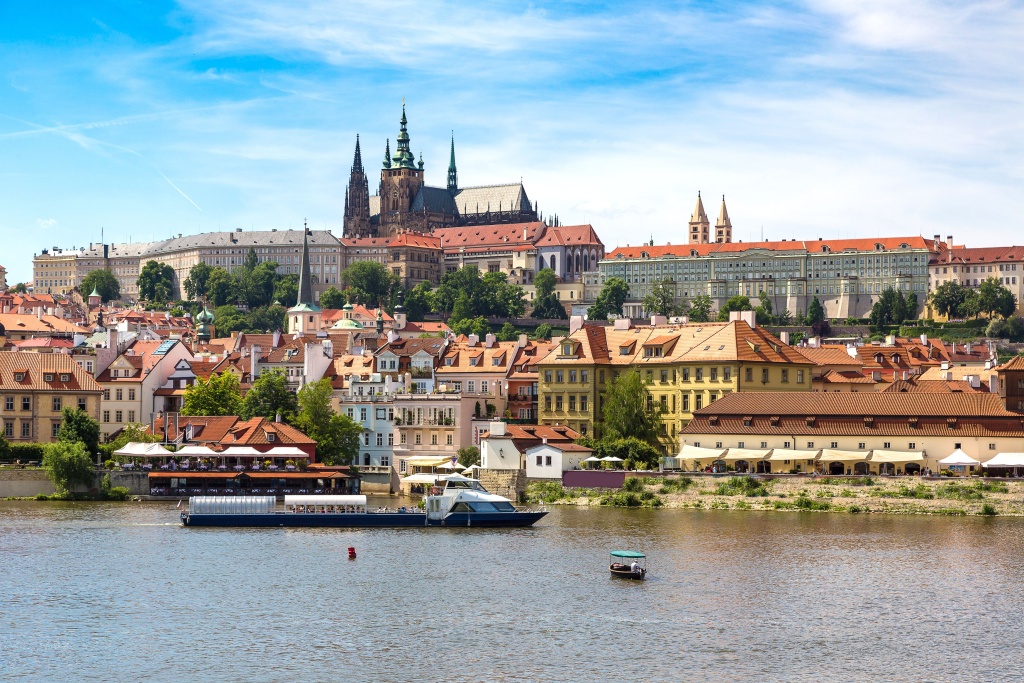 Hradčany_den_panorama.jpg